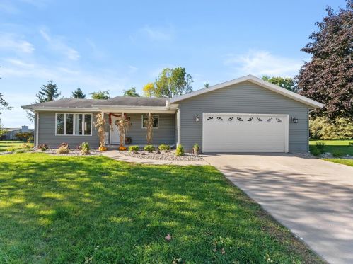 4965 Brookfield Cir, Manitowoc, WI 54220-9360