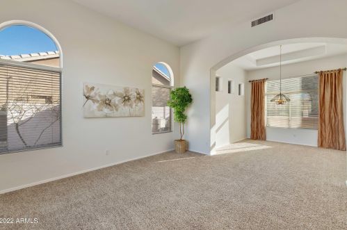 2737 Amberwood Dr, Phoenix AZ 85045-4208 exterior