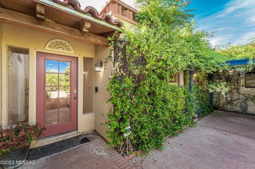 5925 Mina Vis, Tucson AZ 85718-4128 exterior