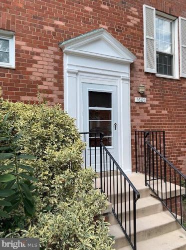 1605 Fitzgerald Ln, Alexandria VA  22302-2004 exterior