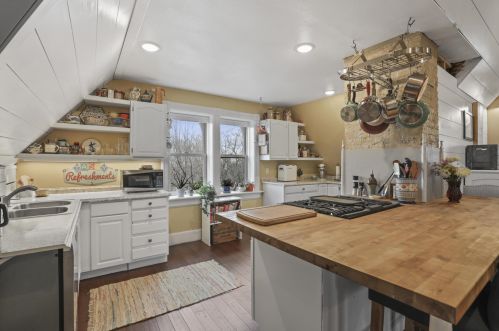 2126 Juneau Ave, Milwaukee WI 53233-1119 exterior