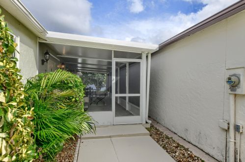 5569 Mirror Lk Blvd, Boynton Beach FL 33472-1215 exterior