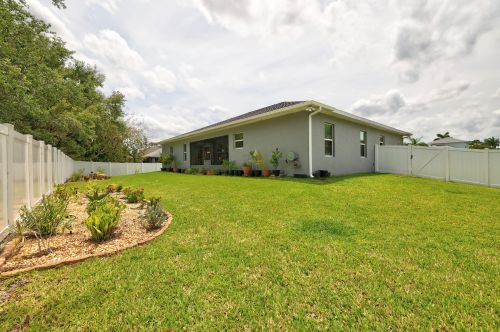 5809 Blue Bonnet Ct, Fort Pierce FL  34986-4186 exterior