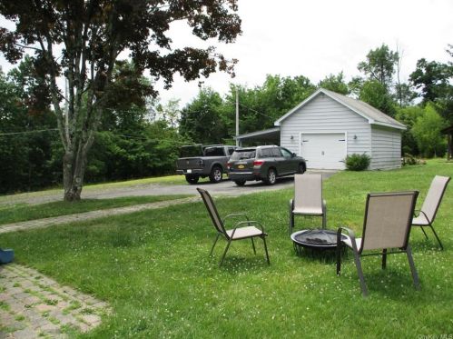 64 Roosevelt Ave, Middletown NY 10940-4633 exterior