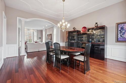 2511 Golf Crst Dr, Rochester MI 48309-4063 exterior