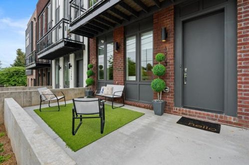 1244 Chelsea Cir, Atlanta, GA 30318-1268