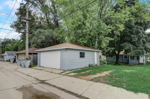 4911 76th St, Milwaukee WI  53220-4305 exterior