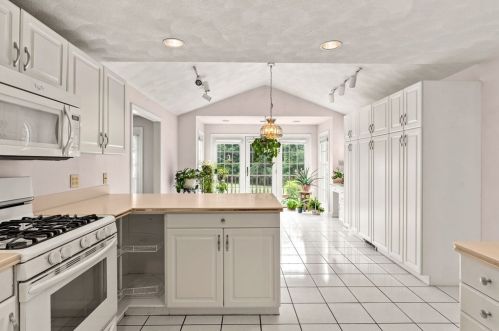 183 Appleton St, North Andover MA 01845-3119 exterior