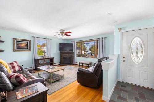 28 Argonne St, Providence, RI 02919-3671