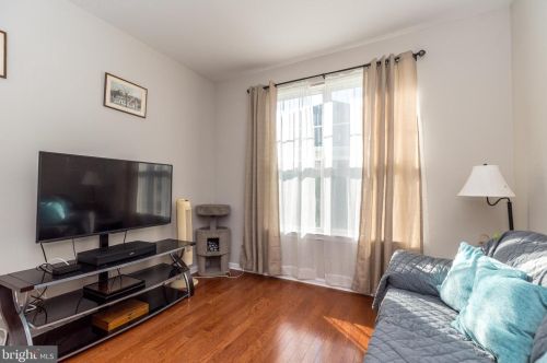 1315 Creekside Ln, Quakertown PA 18951-2842 exterior