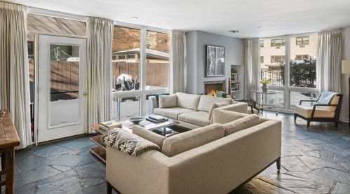 559 Cornelia Ave, Chicago, IL 60657-2741