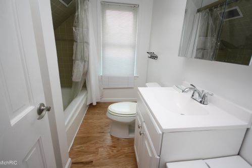 728 Campbell Ave, Kalamazoo MI 49006-3083 exterior