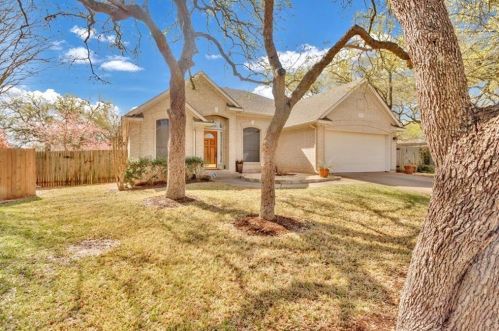 6205 Clarion Dr, Austin TX  78749-3446 exterior