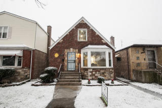 8742 Cregier Ave, Chicago, IL 60617-2720
