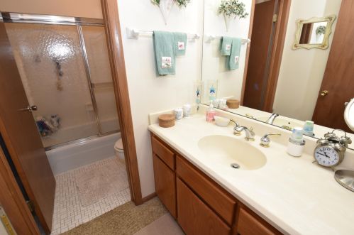 4937 Colonial Ct, Milwaukee WI exterior