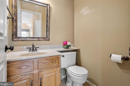 36 Danielle Ct, Trenton NJ 08648-1452 exterior