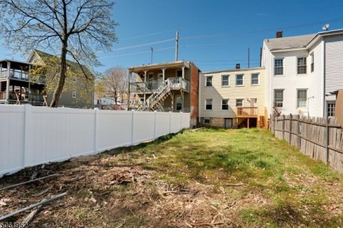 26 Tilt St, Paterson NJ 07508-1333 exterior