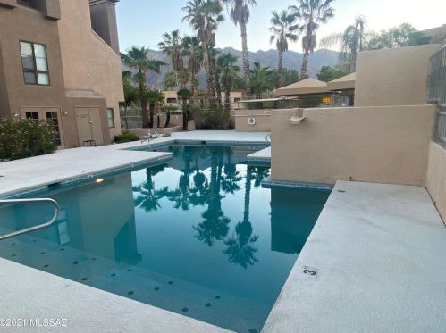 5675 Camino Esplendora, Tucson AZ  85718-4501 exterior