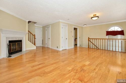 1224 Mulberry Dr, Mahwah NJ  07430-2342 exterior