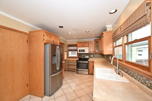 6326 Wright St, Milwaukee WI 53212-2940 exterior