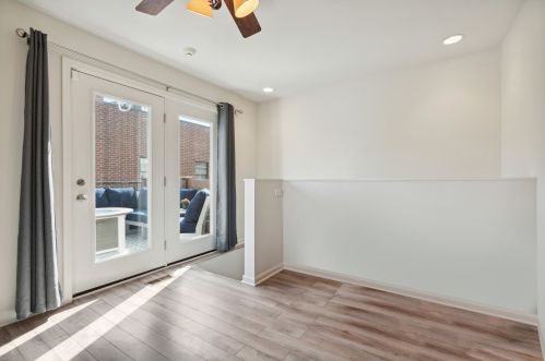 2759 Bosworth Ave, Chicago IL 60642-2341 exterior