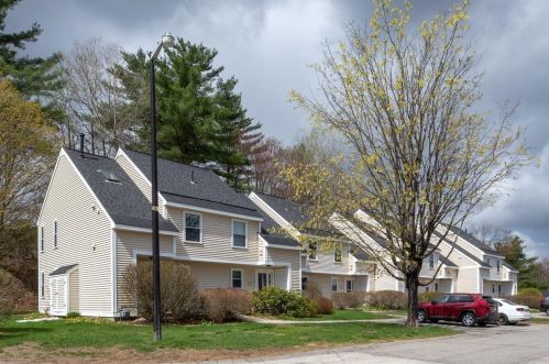 49 Bluffs Dr, Concord NH  03303-1579 exterior