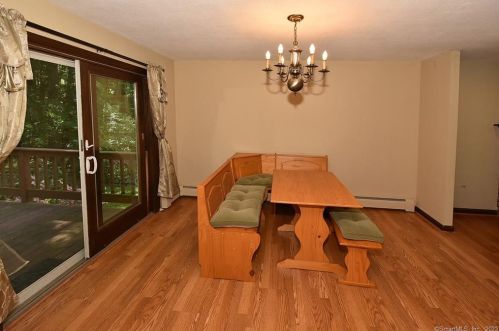 16 Ladd Rd, Ellington CT 06029-3104 exterior