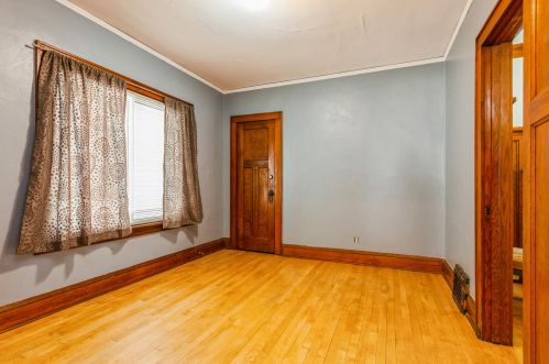 1029 57, Milwaukee WI 53214-3307 exterior