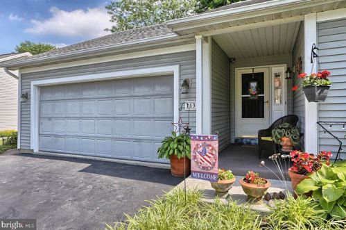 113 Graystone Dr, Hummelstown, PA 17036-2702