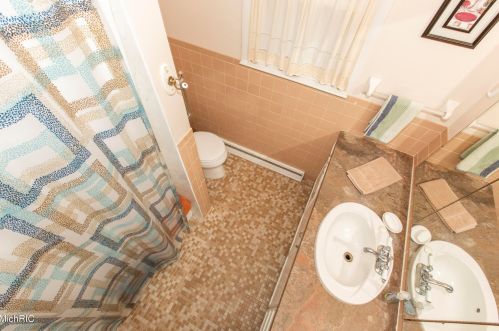 5231 Old Colony Rd, Kalamazoo MI 49008-3216 exterior