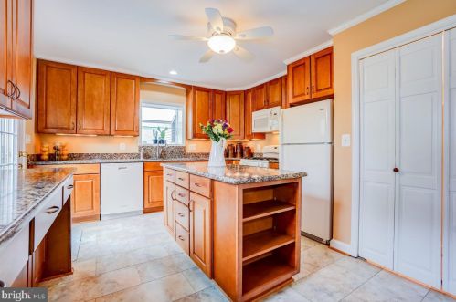 106 Lynnmoor Dr, Silver Spring MD 20901-1516 exterior