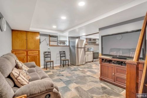 190 Maple St, Fairview NJ 07022-1512 exterior