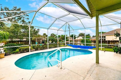 972 Haas Ave, Fort Pierce FL  34953-5611 exterior