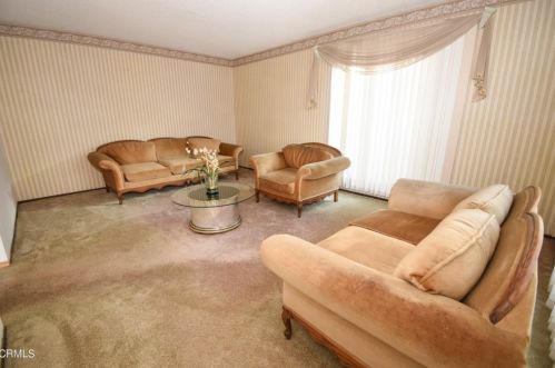 1864 Lincoln Ct, Oxnard, CA 93033-7976