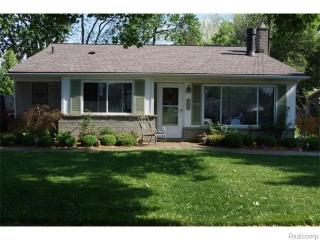 928 Dreon Dr, Clawson MI  48017-1013 exterior