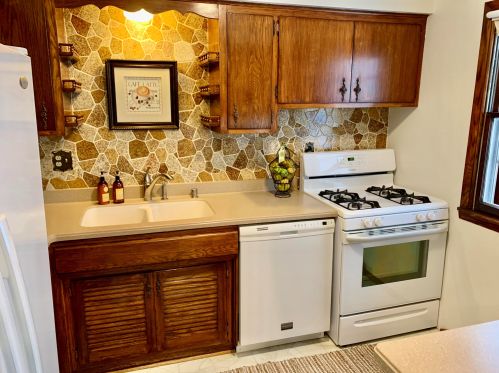 6420 49, Milwaukee WI 53208-1105 exterior