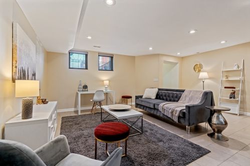 2335 Adams St, Chicago, IL 60612-4800