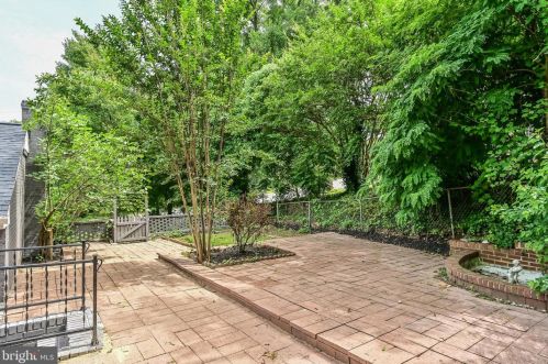 2002 Belle View Blvd, Alexandria VA 22307-1360 exterior