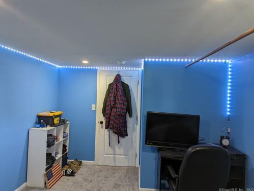 247 Hackmatack St, Manchester CT 06040-6512 exterior