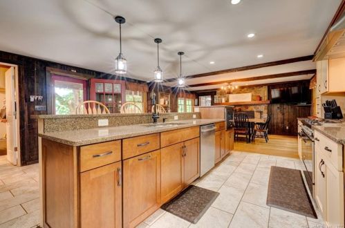 325 Hl Rd, Torrington CT 06790-5834 exterior