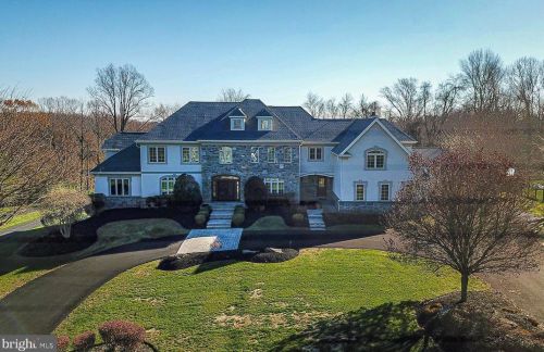 2221 Jefferson Ln, Huntingdon Valley PA 19006-6038 exterior