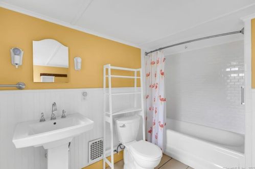 83 Maple St, Ellington CT  06029-3350 exterior