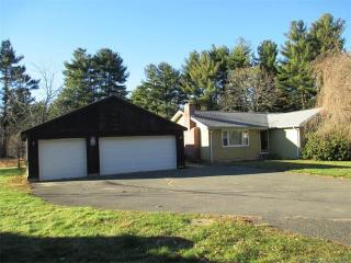 30 Burbank Rd, Ellington CT  06029-2802 exterior