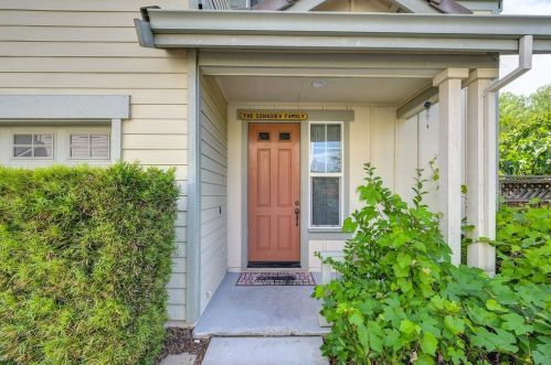 1302 Tapestry Ln, Concord CA 94520-3965 exterior