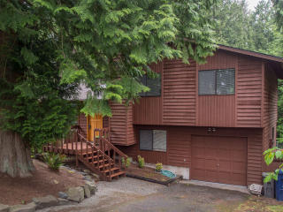 17112 Gravenstein Rd, Bothell, WA 98012-9131