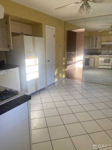 19 Tived Ln, Edison NJ  08837-3042 exterior