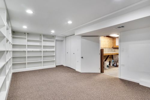 2311 Lunt Ave, Chicago IL  60645-4712 exterior