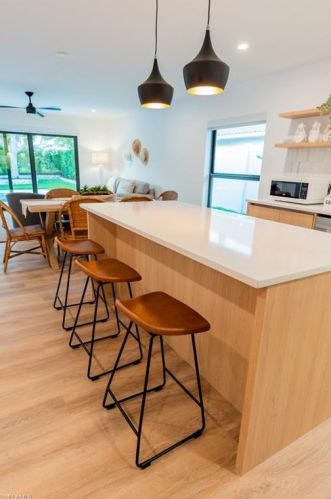 673 97 Ave, Naples FL 34108-2280 exterior