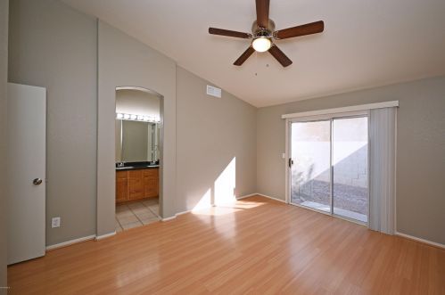 7043 28th Ave, Phoenix AZ  85051-8452 exterior