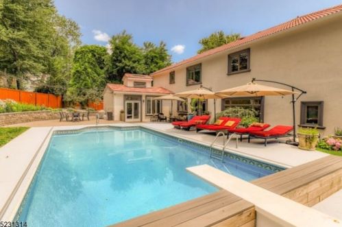 23 Oak Rdg, Springfield NJ 07081-3719 exterior